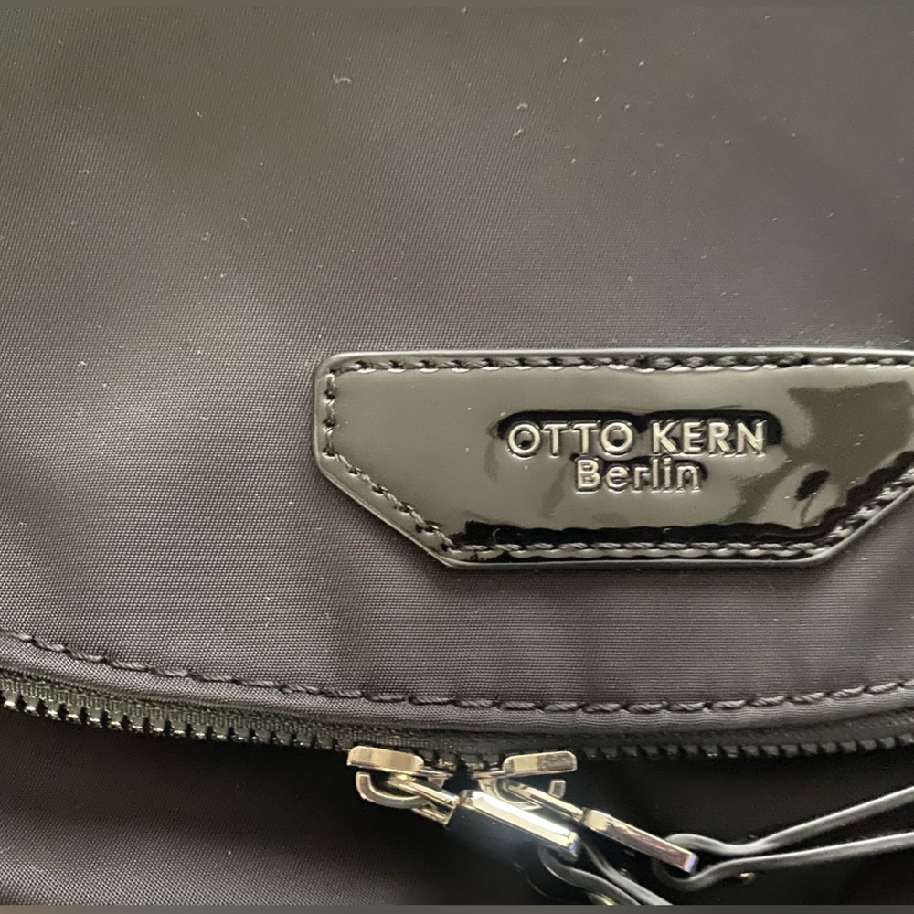 Black Crossbody Bag — Classic Everyday Carry - Picture 3 of 10